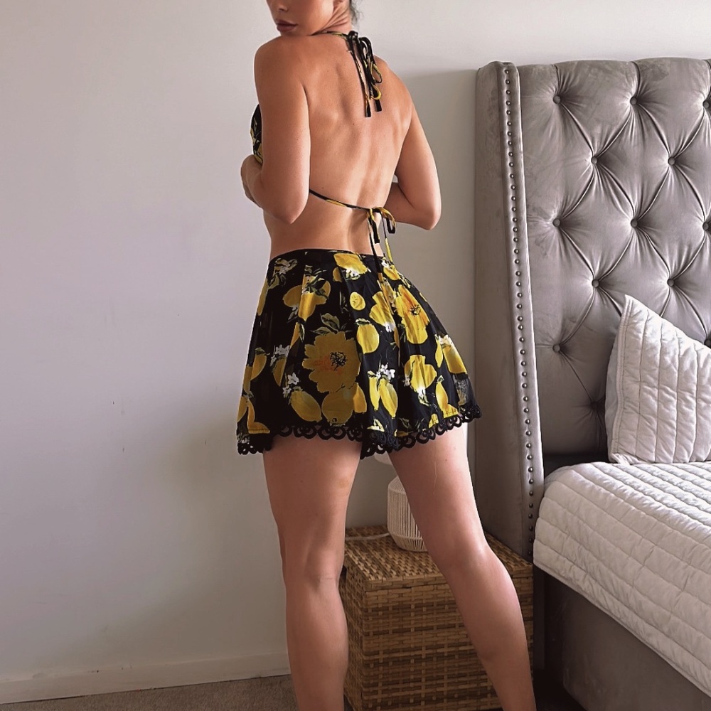 Set - Picture 1 of 2